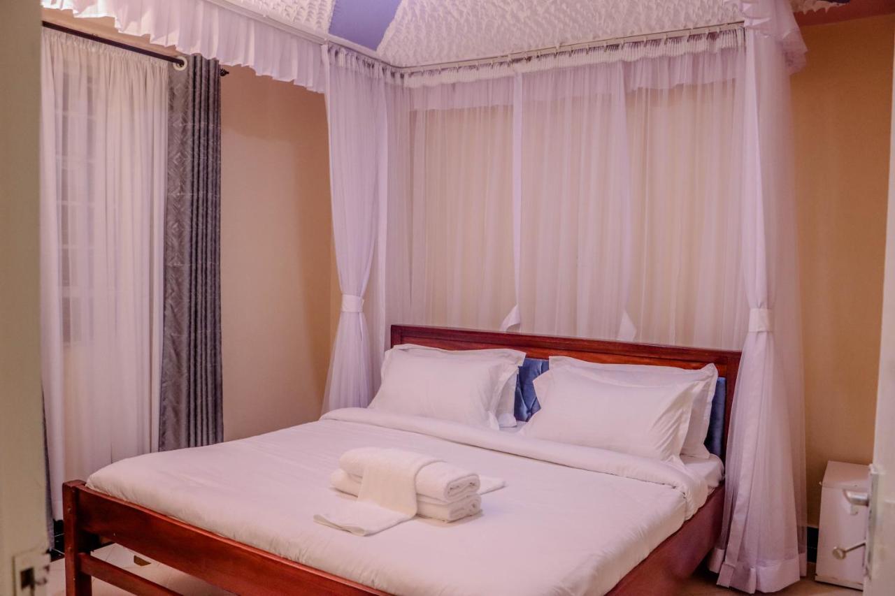 Dayo Suites And Hotel Nairobi Bagian luar foto