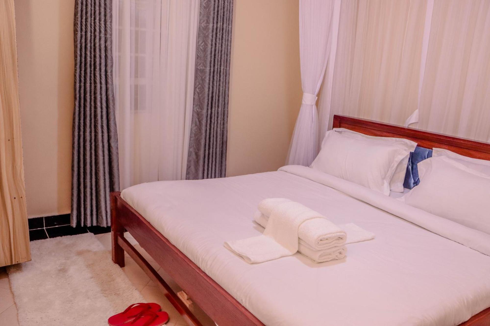 Dayo Suites And Hotel Nairobi Bagian luar foto